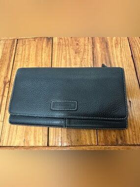 Fossil Women's Black Pebbled Leather Trifold Wallet